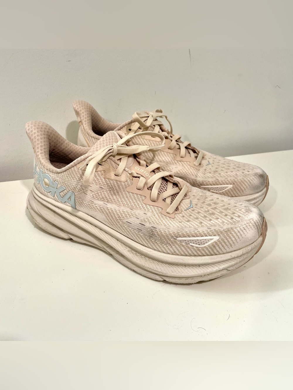 Hoka One One Clifton 9 Women's Light Pink Size 8.5B